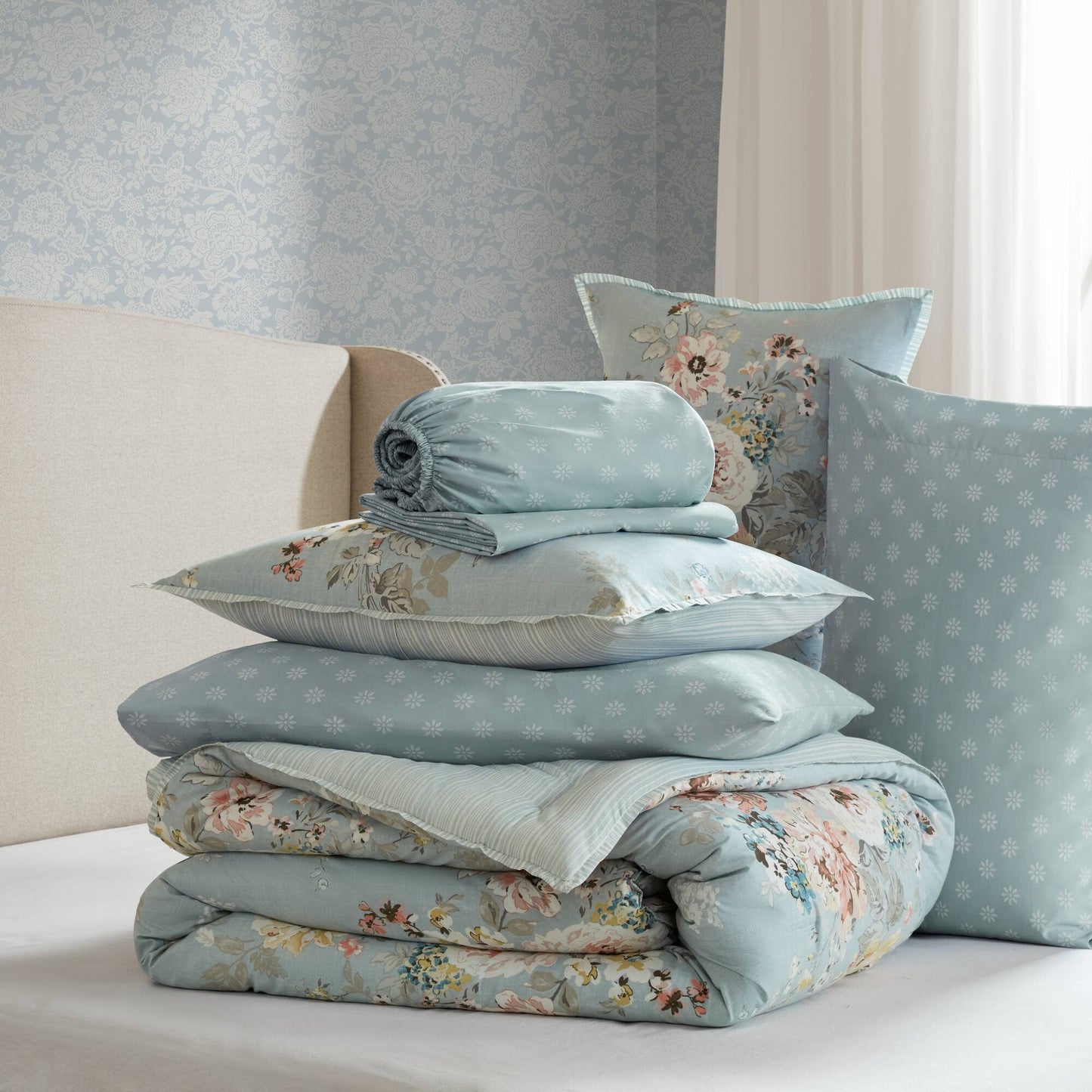 Vintage-Floral inspired Comforter Set, Soft Blue