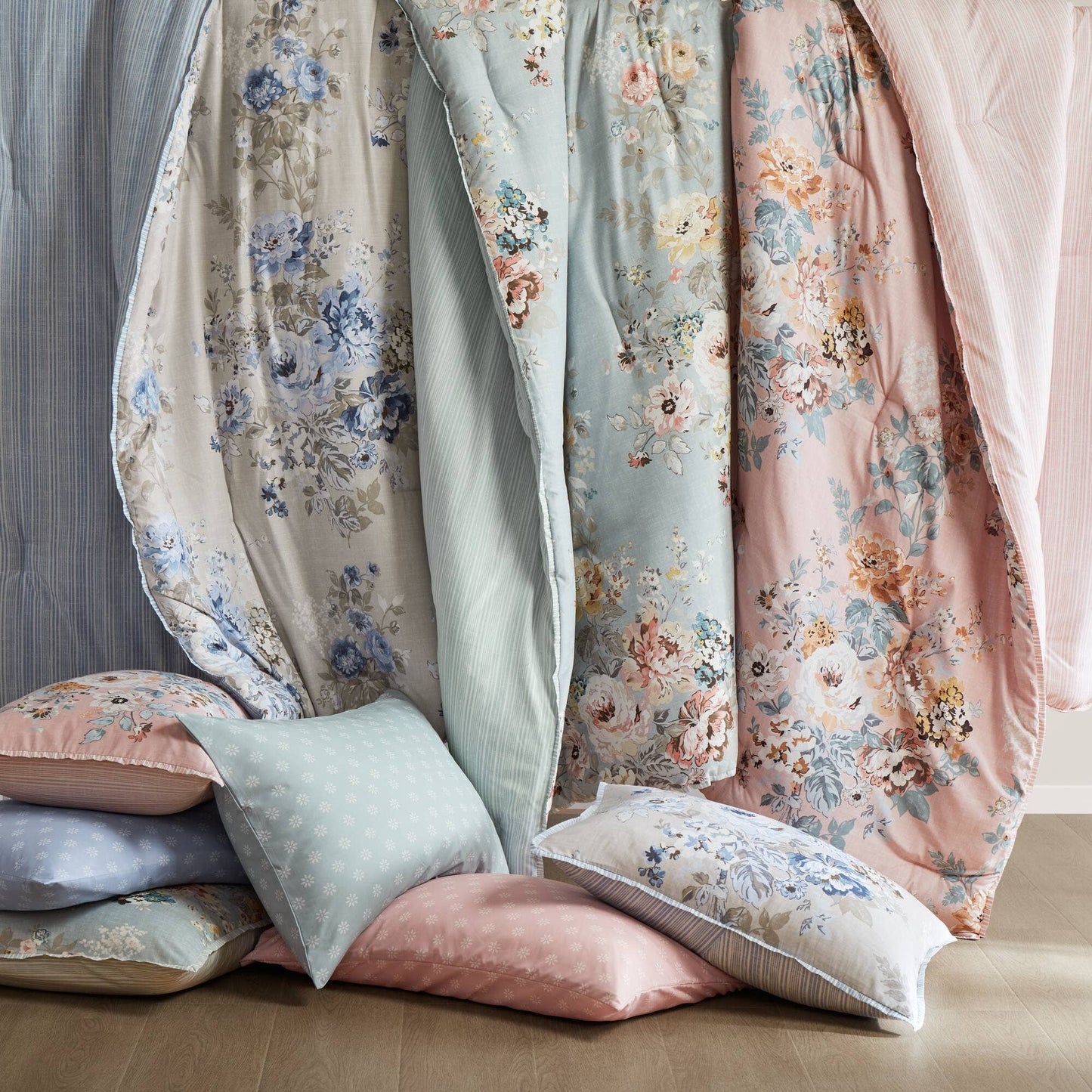 Vintage-Floral inspired Comforter Set, Soft Blue