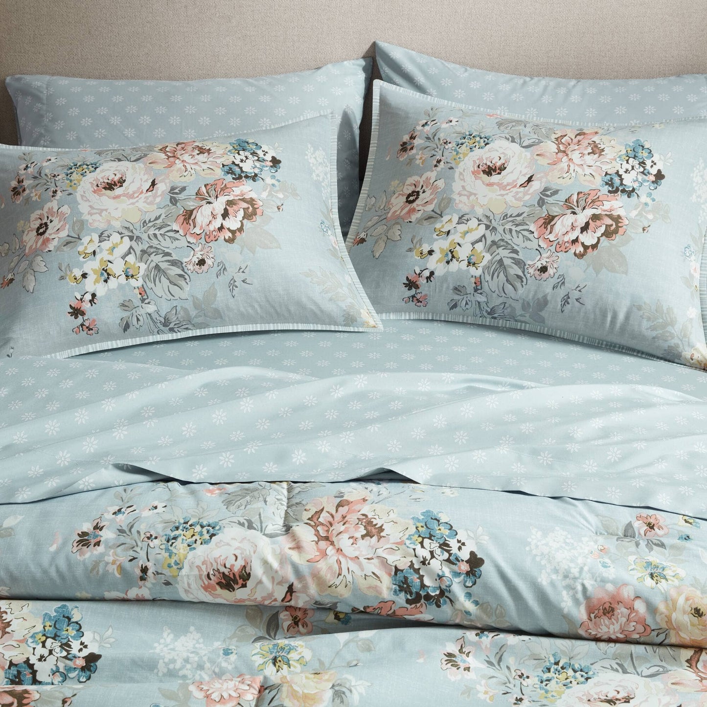 Vintage-Floral inspired Comforter Set, Soft Blue