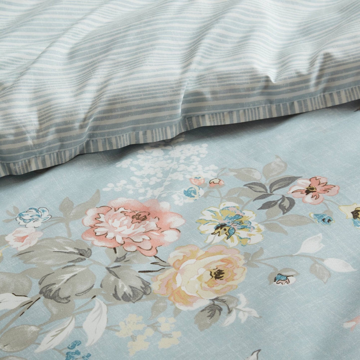 Vintage-Floral inspired Comforter Set, Soft Blue