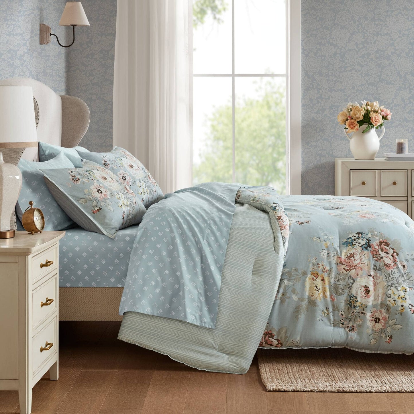 Vintage-Floral inspired Comforter Set, Soft Blue